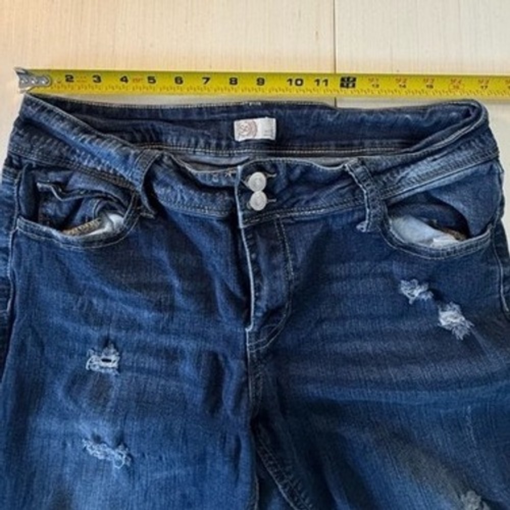 SO Heritage Distressed Dark Wash Denim Capris Cropped Jeans Size 15 - Picture 7 of 10